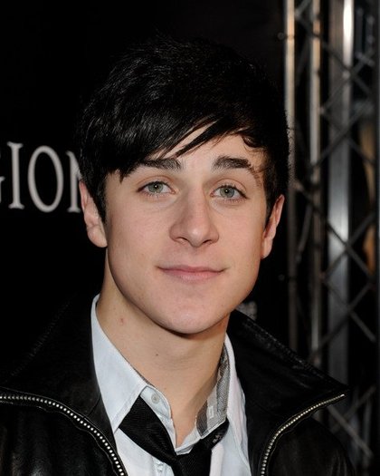 181514_111013725642693_108464925897573_83779_5868135_n - David Henrie