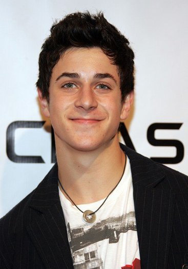 181546_111012798976119_108464925897573_83751_3205494_n - David Henrie