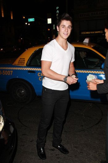 181934_111013122309420_108464925897573_83761_7547607_n