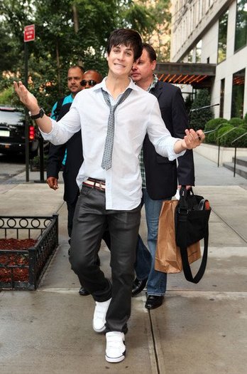 182638_111013545642711_108464925897573_83774_827113_n