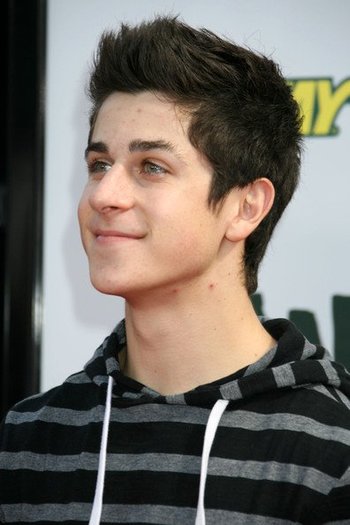 182930_111013392309393_108464925897573_83770_7460230_n - David Henrie