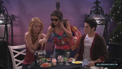 normal_selena-gomez-0084 - Wizards of Waverly Place Season 4 Dancing with Angels Screencaps
