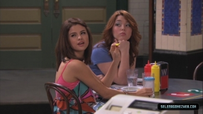 normal_selena-gomez-0104
