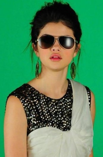 165234_146211195434558_119049044817440_225999_6179131_n - Selena Gomez