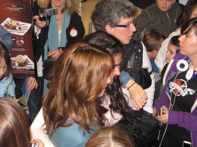 65725_470999415657_354972845657_6252474_1286727_n - Debby Ryan