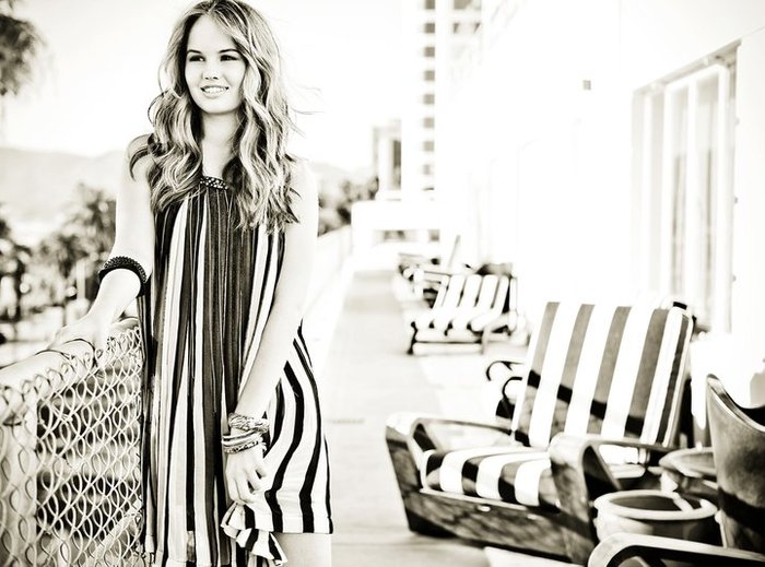 76018_451510165657_354972845657_5989712_990505_n - Debby Ryan