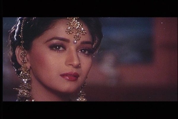 HAHK-madhuri-dixit-11500221-600-400