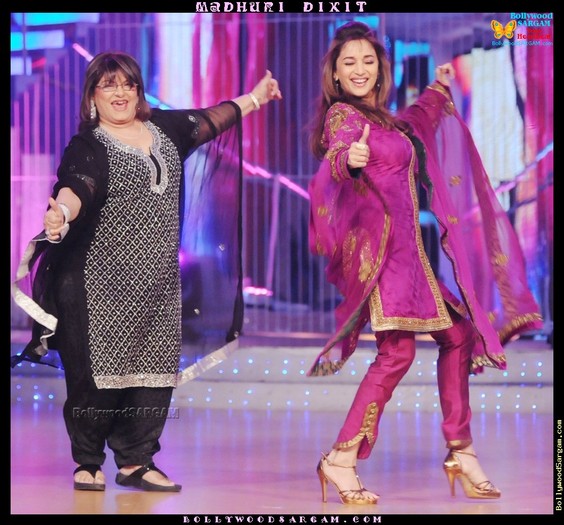 Madhuri_Dixit_BollywoodSargam_smiling_833612