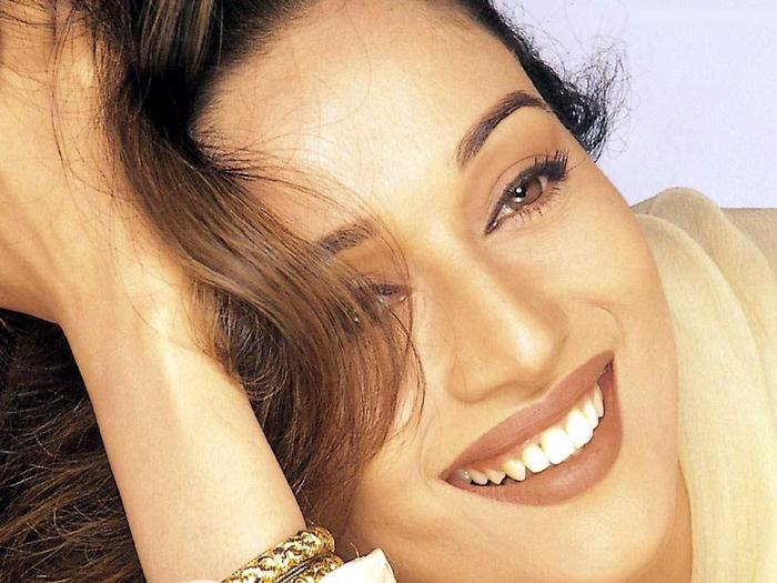 Madhuri-Dixit-1024x768-108kb-media-116-media-106489-1150892707