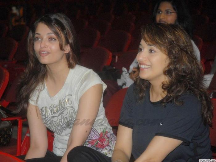 wp_Janubaba_MadhuriDixitwithAishwaryaRaibycoolman_2008727181239EKPG8K