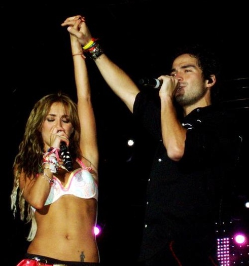 user46674_pic844_1214954757 - Anahi si Alfonso