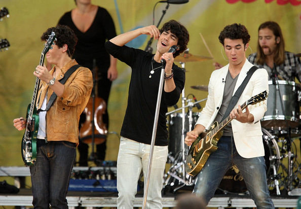 Jonas+Brothers+Perform+ABC+Good+Morning+America+_hHqzTvXoq9l - The Jonas Brothers Perform On ABC s Good Morning America
