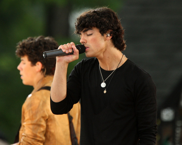 Jonas+Brothers+Perform+ABC+Good+Morning+America+c941m7Vc2-_l - The Jonas Brothers Perform On ABC s Good Morning America