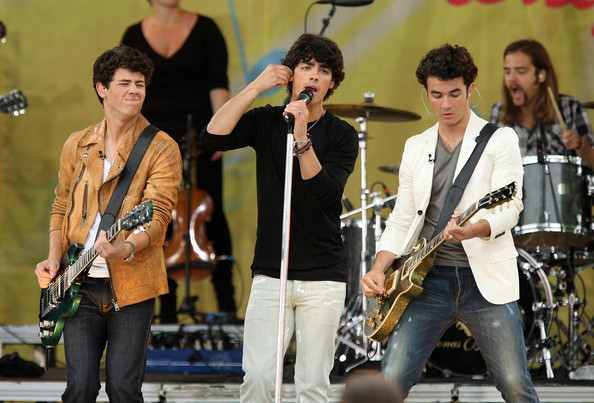 Jonas+Brothers+Perform+ABC+Good+Morning+America+DDd8uk-ln2_l - The Jonas Brothers Perform On ABC s Good Morning America