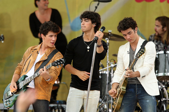 Jonas+Brothers+Perform+ABC+Good+Morning+America+DLYEi6E57G5l - The Jonas Brothers Perform On ABC s Good Morning America