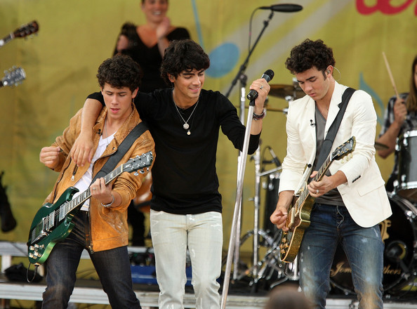 Jonas+Brothers+Perform+ABC+Good+Morning+America+FqWhI2_2mN_l - The Jonas Brothers Perform On ABC s Good Morning America