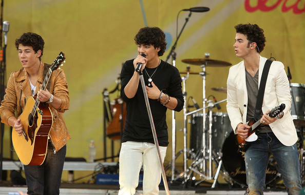 Jonas+Brothers+Perform+ABC+Good+Morning+America+GE41c75Phx7l - The Jonas Brothers Perform On ABC s Good Morning America