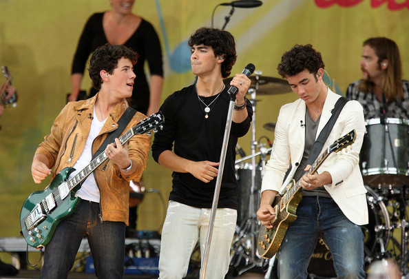 Jonas+Brothers+Perform+ABC+Good+Morning+America+-gGSQDoKl8fl - The Jonas Brothers Perform On ABC s Good Morning America