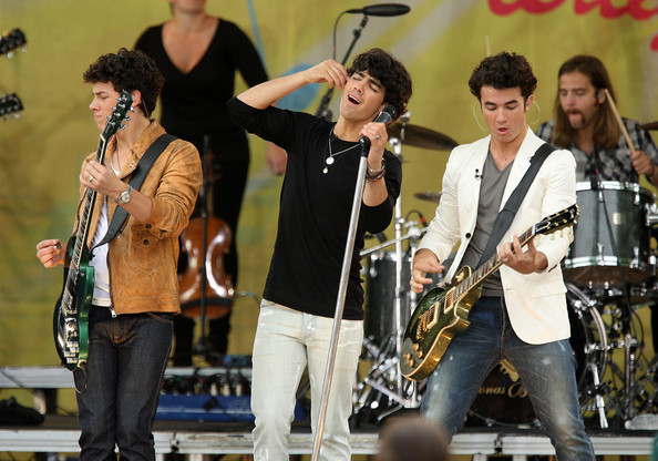 Jonas+Brothers+Perform+ABC+Good+Morning+America+i_bMuZ3DjBWl - The Jonas Brothers Perform On ABC s Good Morning America