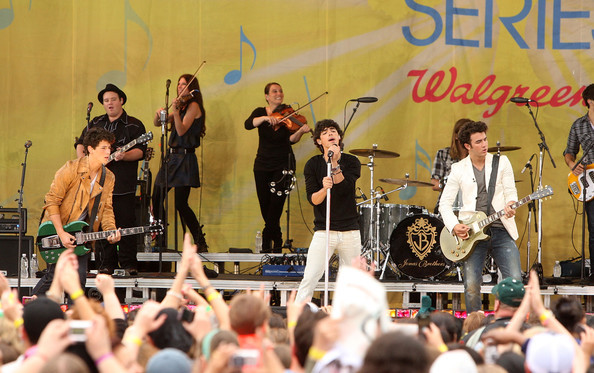 Jonas+Brothers+Perform+ABC+Good+Morning+America+JLa86TUuJB-l - The Jonas Brothers Perform On ABC s Good Morning America