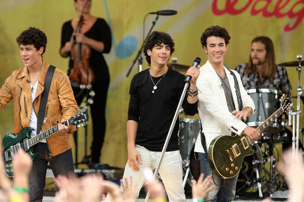 Jonas+Brothers+Perform+ABC+Good+Morning+America+jZv5UGXbWHcl - The Jonas Brothers Perform On ABC s Good Morning America