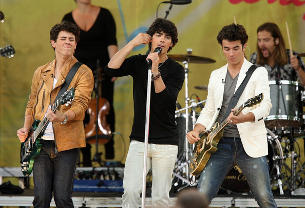 Jonas+Brothers+Perform+ABC+Good+Morning+America+NAGNI7jHVgvl - The Jonas Brothers Perform On ABC s Good Morning America