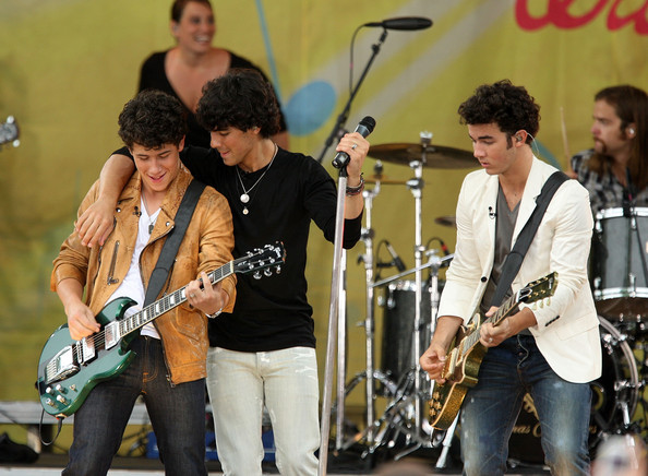 Jonas+Brothers+Perform+ABC+Good+Morning+America+rC0xBr5DI8Vl - The Jonas Brothers Perform On ABC s Good Morning America