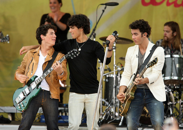 Jonas+Brothers+Perform+ABC+Good+Morning+America+RwKjCF68phLl