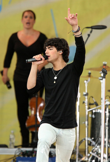 Jonas+Brothers+Perform+ABC+Good+Morning+America+UkUAncNQ3E0l - The Jonas Brothers Perform On ABC s Good Morning America