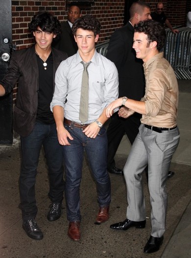 Jonas+Brothers+Late+Show+David+Letterman+Ux7yYbd3d1Nl - The Jonas Brothers At The Late Show With David Letterman