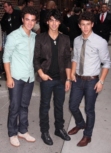 Jonas+Brothers+Late+Show+David+Letterman+WwP8TpvUkJ8l - The Jonas Brothers At The Late Show With David Letterman