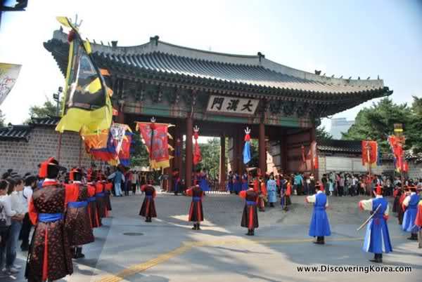 La intrare in palat - Coreea de ieri