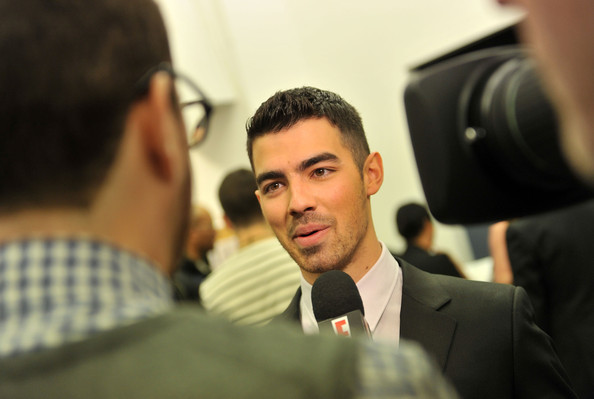 Joe+Jonas+Calvin+Klein+Men+Collection+Backstage+RlkpIbRIA5Rl