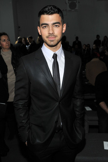 Joe+Jonas+Calvin+Klein+Men+Collection+Front+X-zXLd7v8Pil