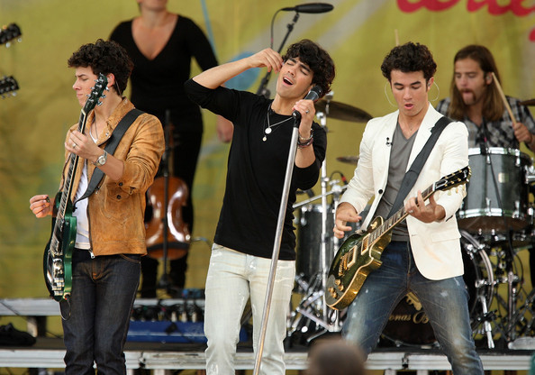 Jonas+Brothers+Perform+ABC+Good+Morning+America+i_bMuZ3DjBWl - FoR U JoE JoNaS 3