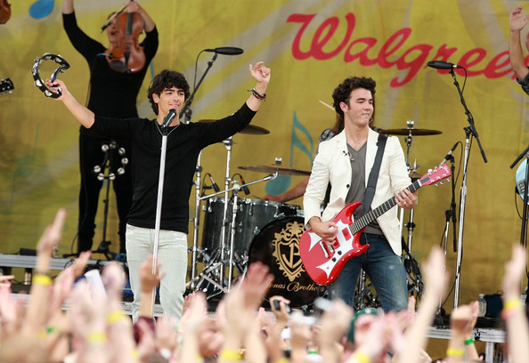 Jonas+Brothers+Perform+ABC+Good+Morning+America+jsPlzemgZCEl - FoR U JoE JoNaS 3