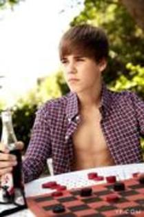 28429200_SWJBRUQII - Justin Bieber in pictorialul Vanity Fair