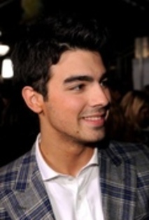 jb (5) - Cat la suta credeti ca sunt fan joe jonas