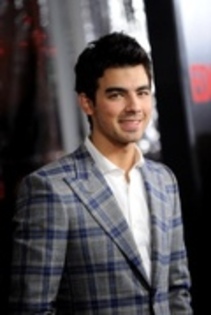 jb (7) - Cat la suta credeti ca sunt fan joe jonas