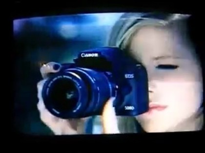 bscap0018 - Avril Lavigne - Canon Singapore Comercial - Captures by me