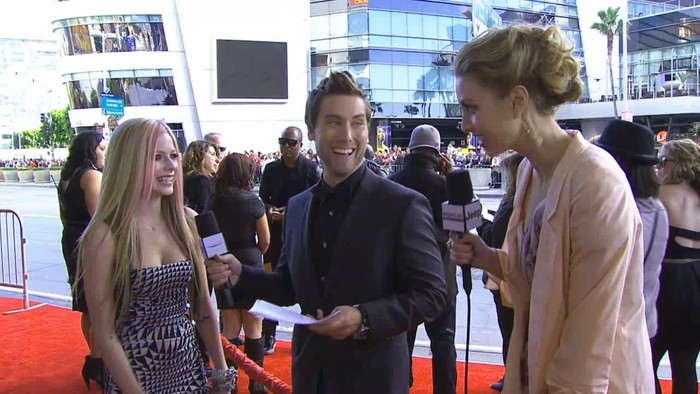 bscap0010 - Avril - Lavigne - 2010 - American - Music -  Awards - Red  - Carpet -  Interview -  01 - Captures - 