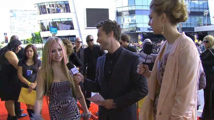 bscap0024 - Avril - Lavigne - 2010 - American - Music -  Awards - Red  - Carpet -  Interview -  01 - Captures - 