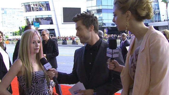 bscap0030 - Avril - Lavigne - 2010 - American - Music -  Awards - Red  - Carpet -  Interview -  01 - Captures - 