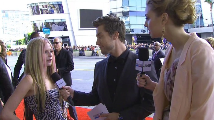 bscap0031 - Avril - Lavigne - 2010 - American - Music -  Awards - Red  - Carpet -  Interview -  01 - Captures - 