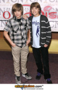 31334928_PAHUNQNLX - Cole and Dylan