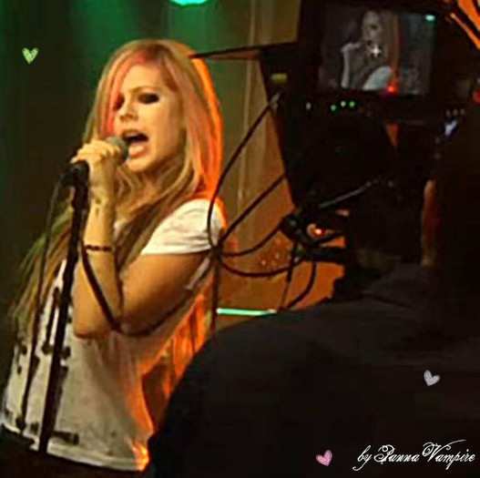 0086990395 - New Glittery with Avril Lavigne aka Abbey Dawn