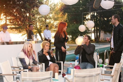 180156_185409908148197_100000375672456_504746_939_n