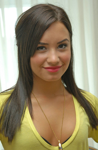 demi-lovato-441853l - poze DEMI LOVATO