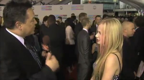 bscap0024 - Avril Lavigne Interview Red Carpet - American Music Awards - Captures by me