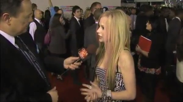 bscap0109 - Avril Lavigne Interview Red Carpet - American Music Awards - Captures by me